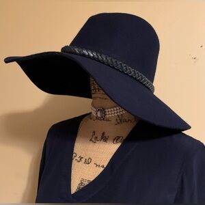 C.C exclusive 100% wool navy blue Panama ladies hat with leather band NW…